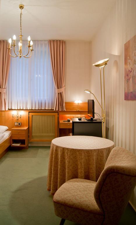 Zum Kranz Garni Hotel Bad Rippoldsau Habitación foto